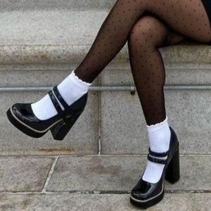 STEVE MADDEN Mary Jane heels. The black